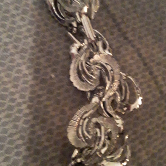 4 bracelets - Picture 4 of 4